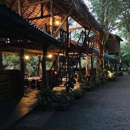 Tree House Hostel 锡吉里亚 外观 照片