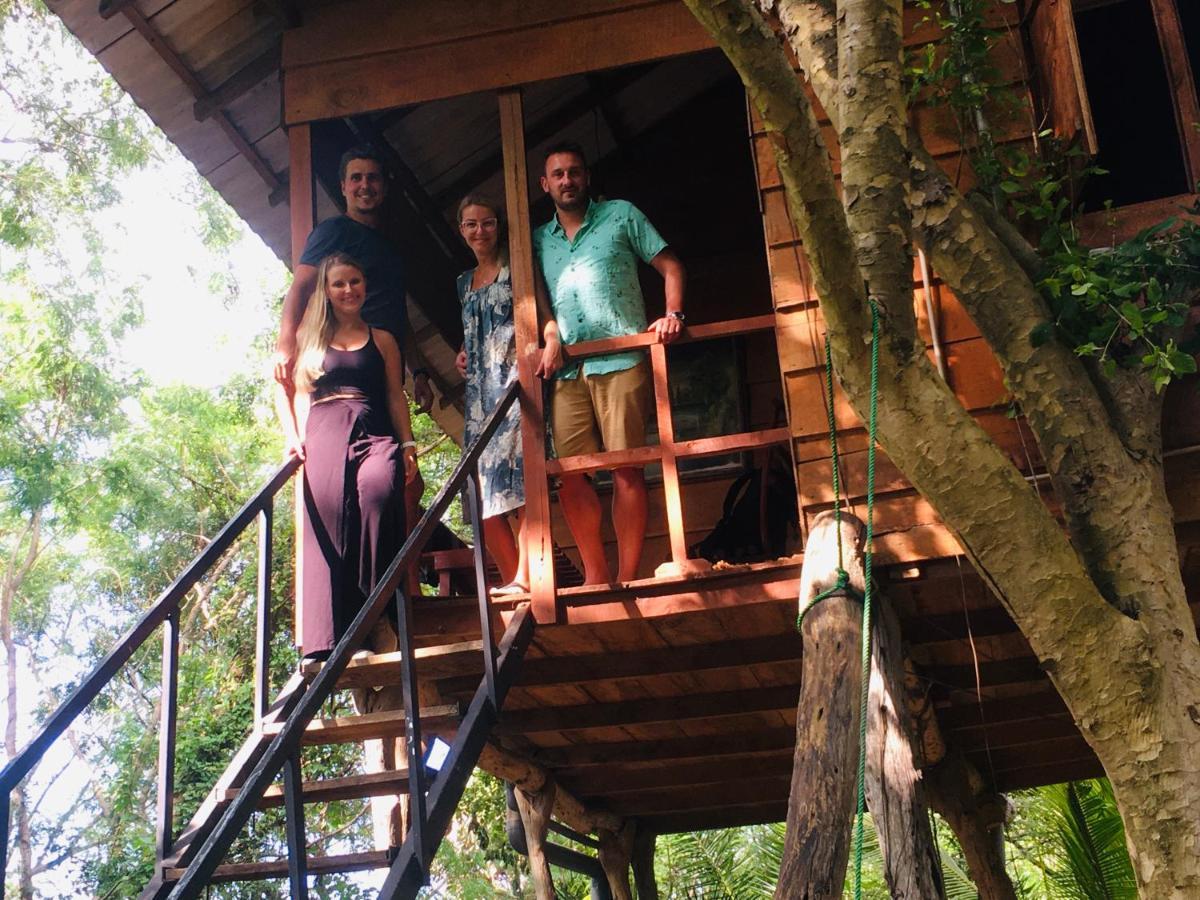 Tree House Hostel 锡吉里亚 外观 照片